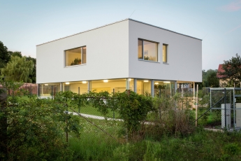 Dům v Brně-Komíně, architekt: KAMKAB!NET (Radim Horák, Hana Horáková), foto Lukáš Němeček