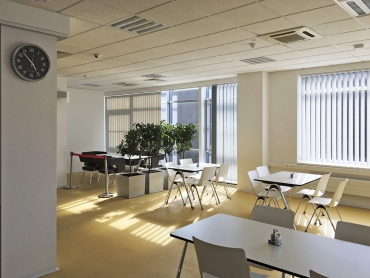 Rekuperace je umístěna v klasických podhledech. Promyšleně směrované dýzy zajišťují optimální výměnu vzduchu.