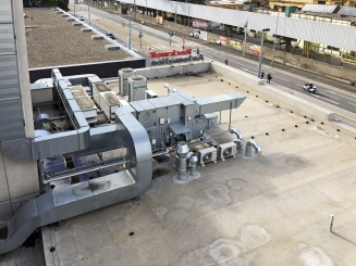 Centrální jednotka brání jakémukoliv rozvoji střechy a představuje značnou zátěž pro konstrukci