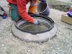 Osazení rámu kanalizační vpusti s použitím malty PCI Polyfix® plus L