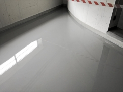 Obr. 8: Aplikace systému MC-Floor TopSpeed v parkovacím domě v Praze