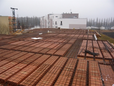 Obr. 5: Bytový dům – spojitá deska