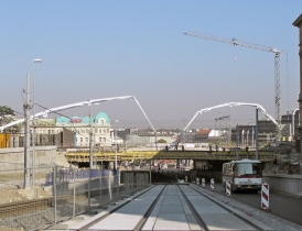 Obr. 1: Betonáž mostu přes Seifertovu ulici