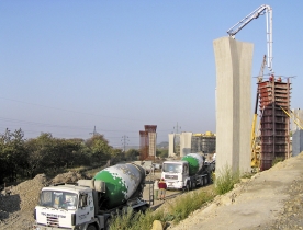 Obr. 9: Betonáž pilířů Novovysočanské estakády