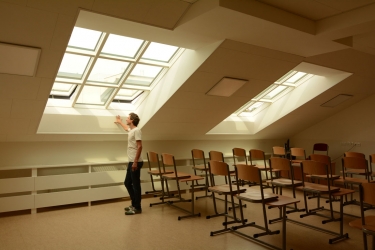 Střešní prosklení Solara HISTORIK s plně integrovanými elektrootvírači – z interiéru pouze čisté rámy