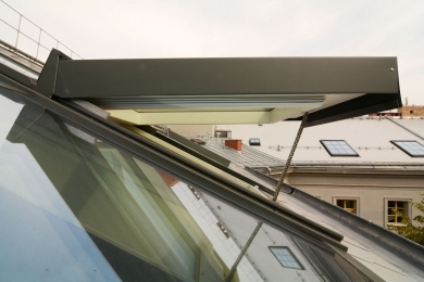 Střešní prosklení Solara HISTORIK s plně integrovanými elektrootvírači – z interiéru pouze čisté rámy