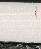 Obr. 21: U podélných vláken je patrná mezera mezi vlákny a vlastní hmotou fólie