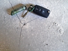 Reakce hliníku a čerstvé cementové či anhydritové směsi