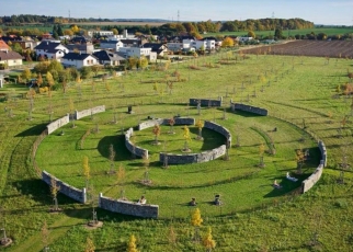 Břežanský hřbitov, autoři: Zdeněk Sendler a Václav Babka 