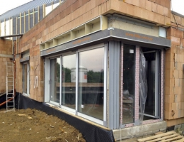 Obr. 12: Stažení schránek plechovým úhelníčkem