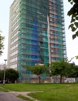 Obr. 7: Začátek zateplování na východní fasádě