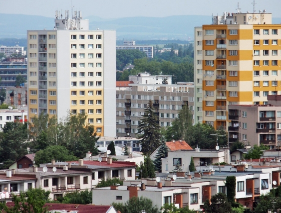 Obr. 18: Porovnání se zatepleným domem v sousedství