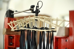 Obr. 6: Zkoušky na modelech v Parahyangan Catholic University