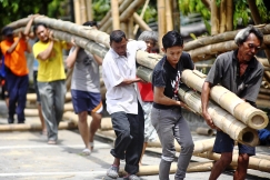 Obr. 7: Manipulace s materiálem