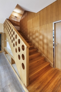 Schodiště v interiéru byla řešena několika různými způsoby