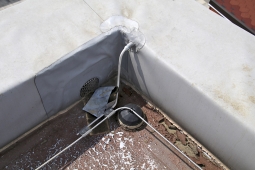 Obr. 6: Příklad prostupu hromosvodu