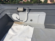 Obr. 8: Obrázek reálného prostupu hromosvodu skrz izolaci za použití odpovídající tvarovky