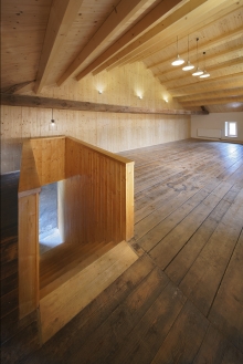 Interiér klubovny v bývalé stodole