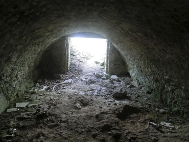 Pivovarský sklep je umístěn přímo pod severní stranou špejcharu a bylo nutno z něj odvézt mnoho sutě