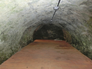 Pivovarský sklep je umístěn přímo pod severní stranou špejcharu a bylo nutno z něj odvézt mnoho sutě