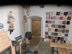 Výstavní prostory představují historie keramiky, porcelánu, kachlí a kachlových kamen