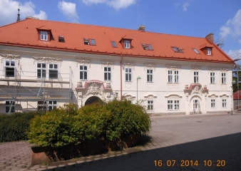 Pálená krytina Opál od firmy Bramac na střeše zámku v Teplicích nad Metují