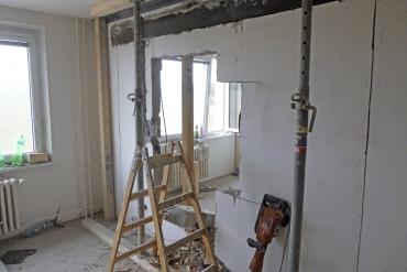 Obr. 5: Příprava a bourání nového otvoru 