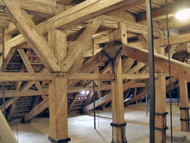 Obr. 10: Historický krov z masivních prvků v památkově chráněném objektu