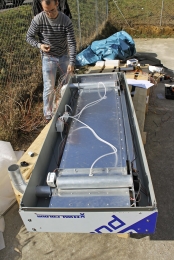 Obr. 3, 4: Sestavování rekuperační jednotky a její instalace na fasádu