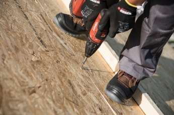 Nové opláštění střechy deskami Egger Roofing Board, foto Marian Ouatu