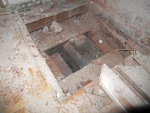 Obr. 3: Sonda v místě stropní výměny kolem komínového tělesa