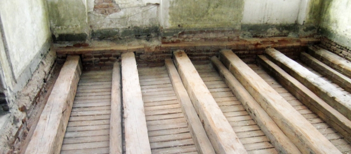 Obr. 4: Odkrytá konstrukce stropu připravena ke kontrole