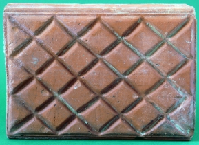 Stájová dlažba z Knířova u Vysokého Mýta. Sbírka Orlického muzea v Chocni.