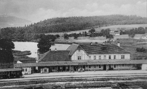 Budova byla postavena v letech 1912–1913 v secesním slohu podle návrhu architekta Jana Heindla