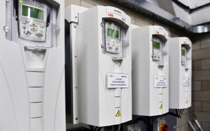 Frekvenční měniče ABB ventilátoru VZT jednotky