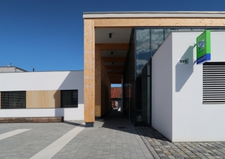 Obecní úřad a další veřejné prostory v obci Bílovice nad Svitavou od studia P. P. Architects