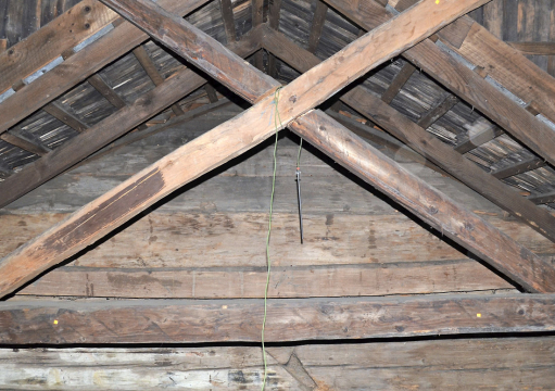 Obr. 12, 13: Termoelektrické snímače měřící teplotu vzduchu v interiéru [4]