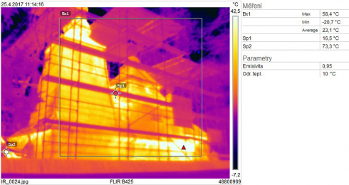 Obr. 16: Termografický snímek jižní strany objektu [4]