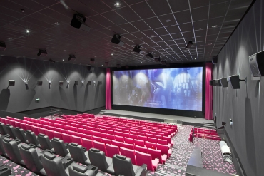 Ve vyzkoušeném systému konstrukcí příček kinosálů v multiplexech se používají především desky Knauf RED Piano 