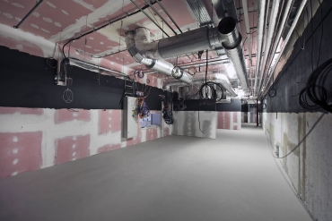 Odhlučněná místnost pro instalaci promítacích kabin v kinosálech IGY Centra v Českých Budějovicích 