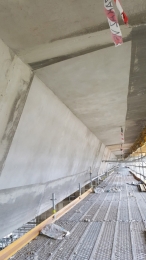 Detail mostovky po sanaci reprofilační maltou a po finálním nátěru