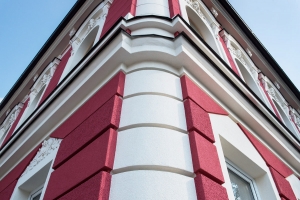 Dům v Českých Budějovicích zdobí dlouhovousá omítka ActivCem