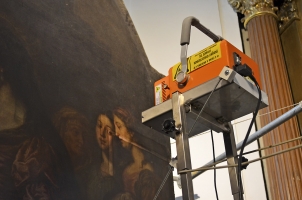 Obr. 3: RTG analýza oltářního obrazu v kostele Nalezení svatého kříže při kapucínském klášteře v Brně ve spolupráci s Moravskou galerií v Brně