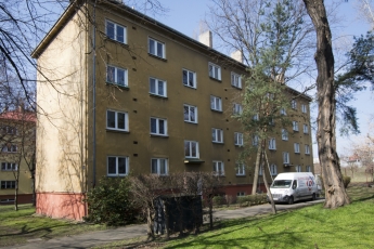 Foukaná izolace CIUR pro komplexní rekonstrukce dvouplášťových střech bytových domů 
