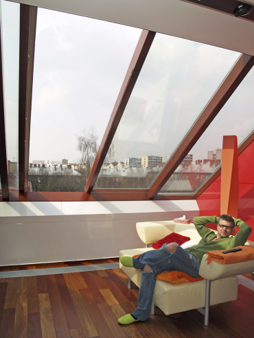 Posuvné střešní prosklení Solara PERSPEKTIV. Pokud máte možnost otevřít své podkroví velkoplošným posuvným střešním prosklením, pak to rozhodně udělejte.