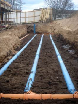 Pokládání trubek systému REHAU Awadukt Thermo