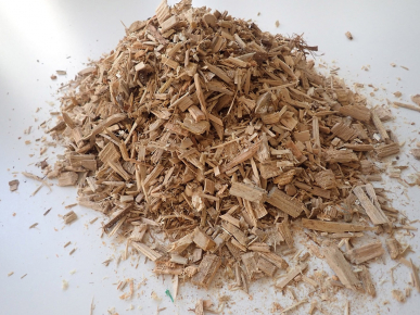 Obr. 1: Netříděný dřevný odpad