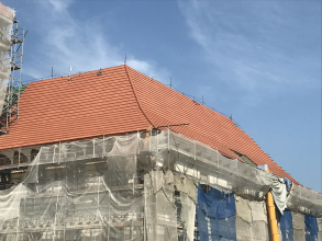 Opravy renesančního zámku ve Staré Vsi nad Ondřejnicí s použitím tašek Bramac