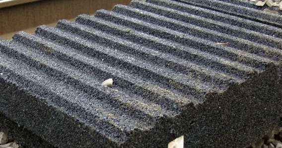 Obr. 6–9: Povrchové úpravy protihlukových stěn s využitím gumového granulátu