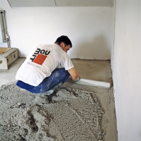 Vždy je třeba respektovat správné zásady návrhu, umístění a montáže okrajové dilatační pásky, separační fólie či tepelné a zvukové izolace...